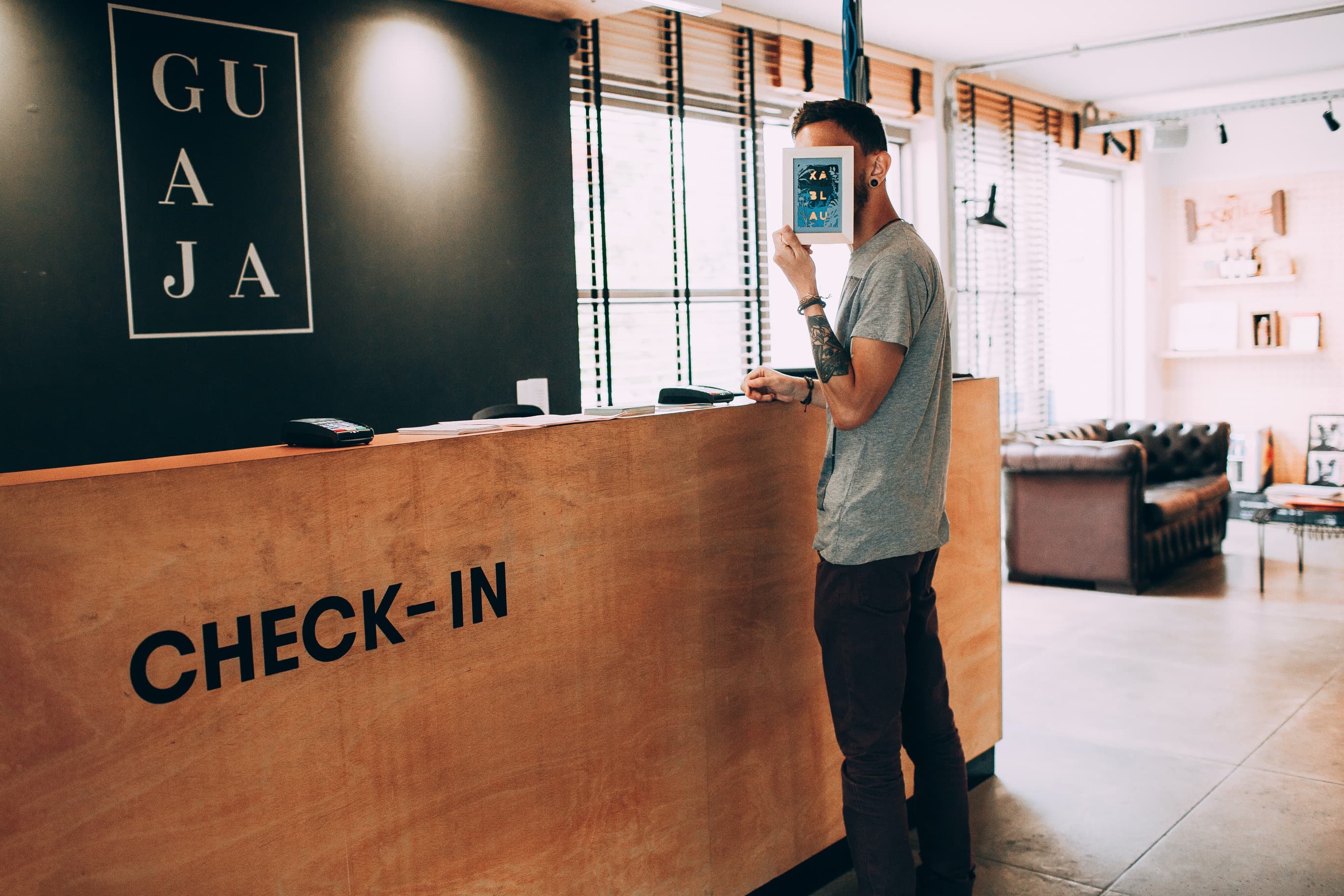 Creating a Memorable Unboxing Experience for Online Shoppers